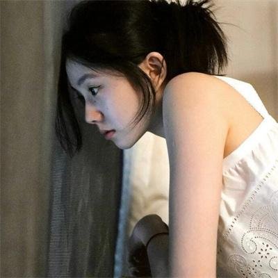迫在眉梢